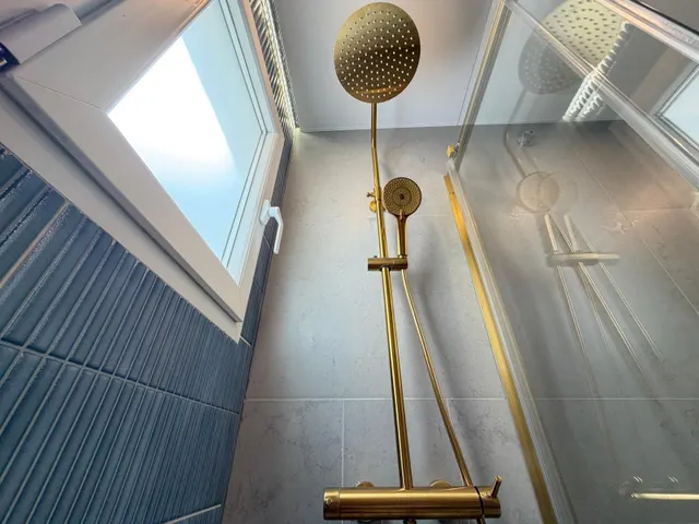 Apartamento totalmente reformado con vistas al mar y a 100 metros del puerto. con 3 dorm. 2 baños. superficie de 100 m2. — 21