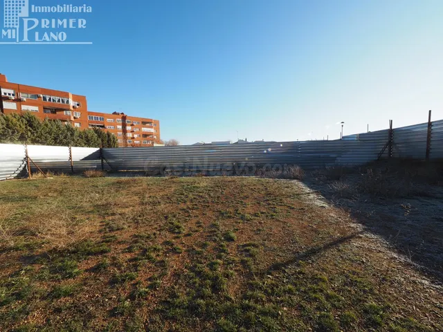 *Solar en el Poligono 20 Tomelloso con 1.154m2, por solo 180 - foto 2