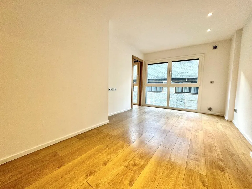 Piso de 67 m2 con 2 habitaciones y balcón en la Avenida Carlemany