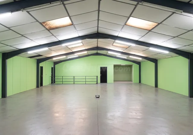 NAVE COMERCIAL EN REUS - foto 3