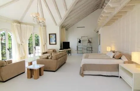MANSION EN PRIMERA LINEA DE PLAYA EN AMPLIA PARCELA — 7