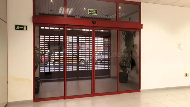 AMPLIO LOCAL COMERCIAL CON UNA SUPERFICIE DE 955 M2 Y RECAYE