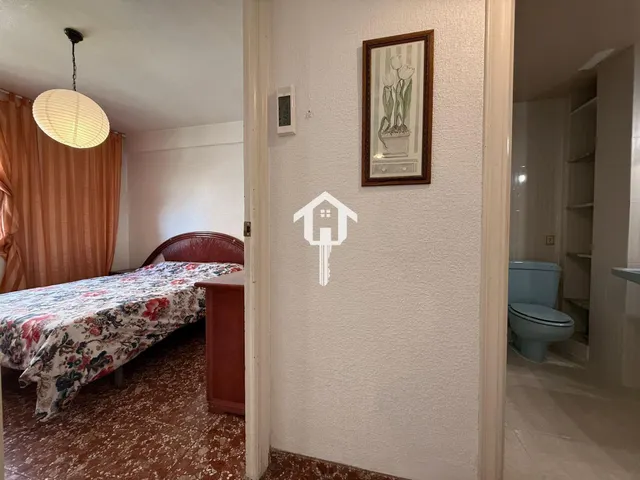 Piso en venta en Alicante. 85m2, 3 habitaciones, 1 baño con bañera, tercera planta con ascensor. zona de campoamor — 24