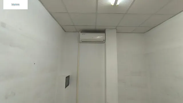 LOCAL DE 1100 M2 EN ZONA FERIA — 32
