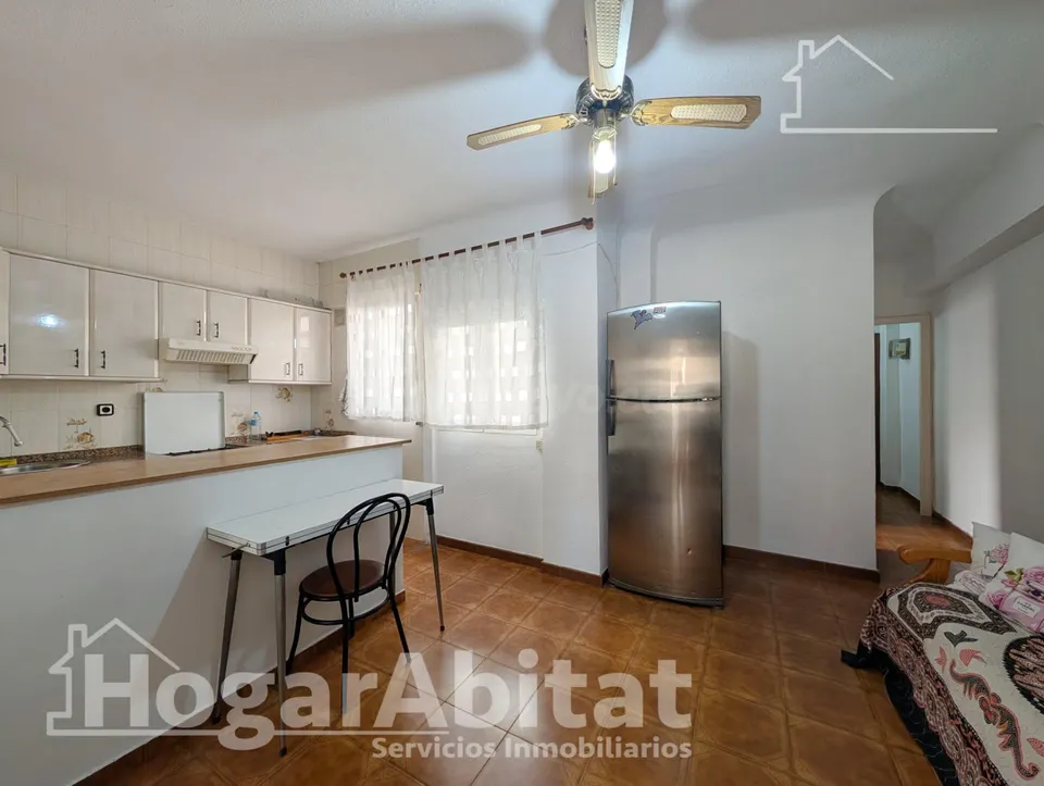 Luz natural y excelente ubicación en este piso exterior con balcón