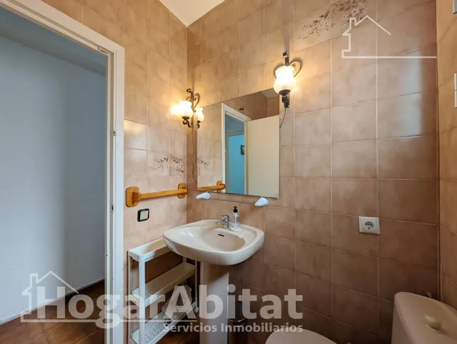 Luz natural y excelente ubicación en este piso exterior con balcón — 25