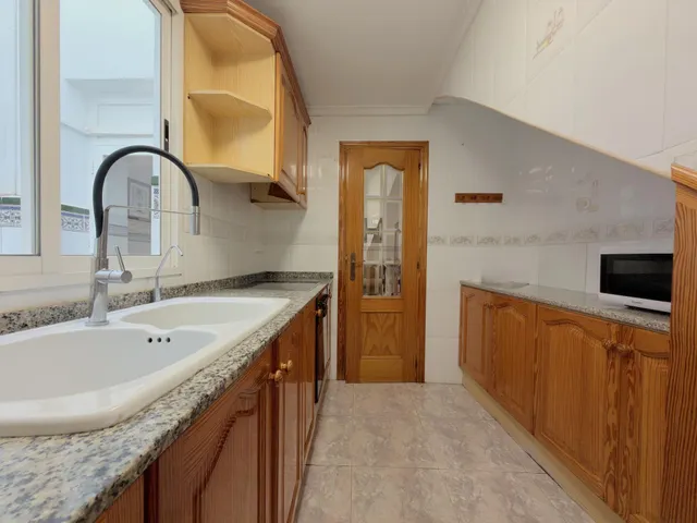 Casa con patio, terraza y acceso a dos calles en el centro de Beniarjó — 16
