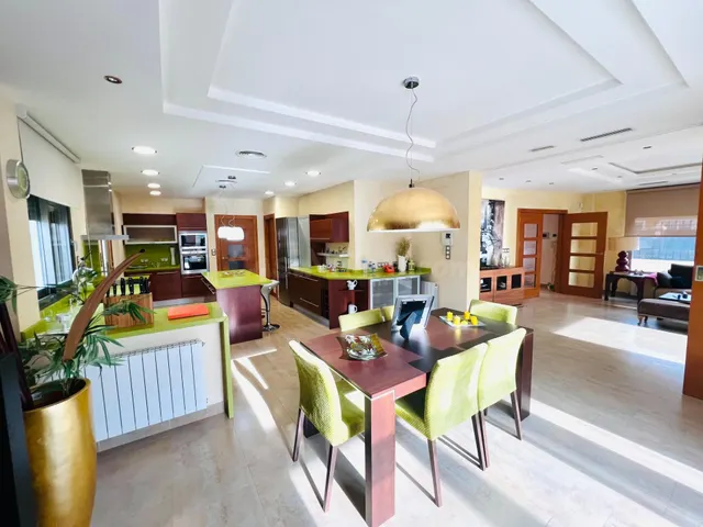 Chalet urbano con piscina en Elche, zona Torreta-Portalada. — 4