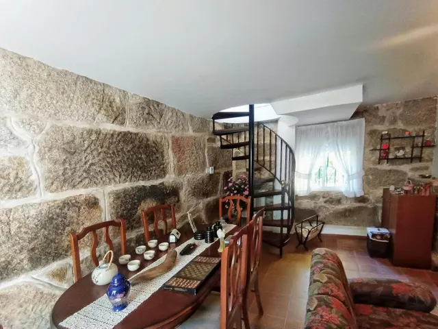 “Pequeña casa, gran encanto: un refugio rural con casi 900 m2 de finca en Esfarrapada” — 24