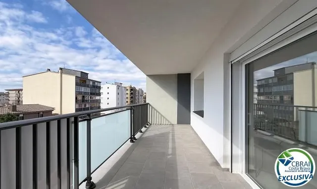 Apartamento 2 dormitorios renovado con terraza en Santa Margarida, Rosas — 11