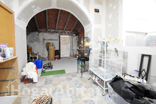 Casa luminosa y esquinera con balcón y dos terrazas, toda amueblada, en el centro — 17