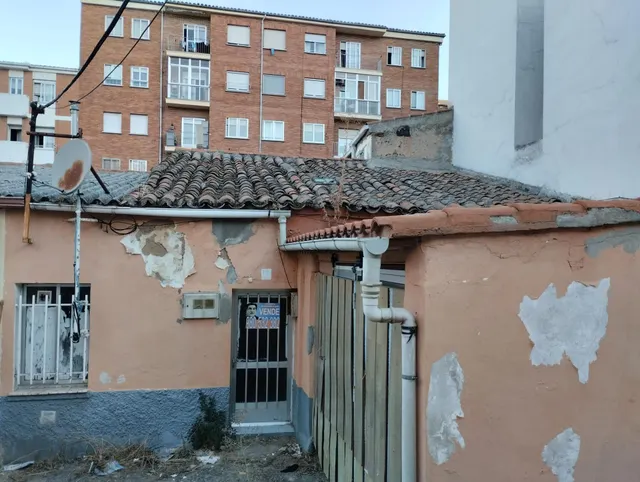 CASA PARA DERRIBAR EN ZAMORA ZONA SANTA ELENA (SIN POSIBILIDAD DE REHABILITACIÓN) — 4