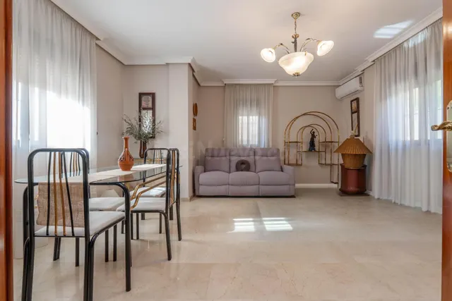 EXCLUSIVA VIVIENDA CON PISCINA PRIVADA EN URBANIZACIÓN "EL TORREÓN" EN ALBOLOTE. — 4