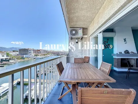 Apartamento de 2 dormitorios, amarre y vistas al canal