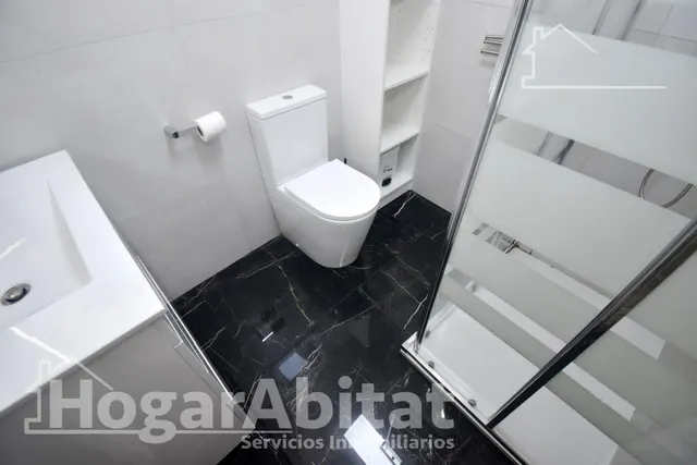 ¡Espectacular! Amplio, moderno y reformado, todo amueblado y cerca del centro — 35
