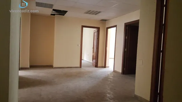 IDEAL INVERSORES. 320 METROS A REFORMAR. PARA OFICINAS O PISOS. — 12
