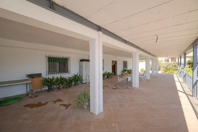 GRAN PARCELA CON VIVIENDA UNIFAMILIAR, 3 APARTAMENTOS, PISCINA Y VISTAS PANORÁMICAS EN PADUL (GRANADA) — 1.430 m2 DE TERRENO — 18