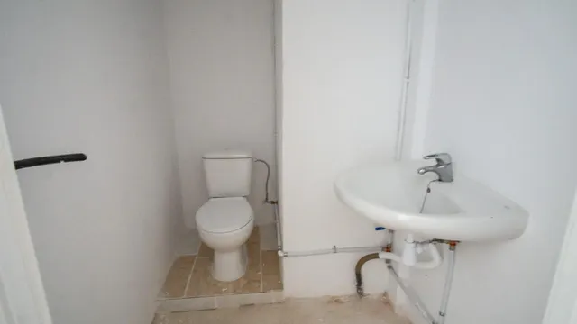 ¡Se Alquila Local Comercial de 60m2 en Zona Plaza de Toros! — 4