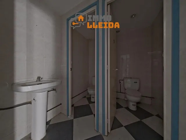 Local comercial con doble acceso en el centro de Balaguer — 20