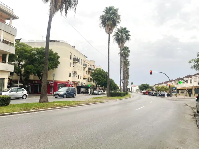 PISO RENTA LIBRE MUY LUMINOSO CON GARAJE Y 3 DORMITORIOS MUY BIEN SITUADO EN AVDA. PUERTA DEL SUR — 22