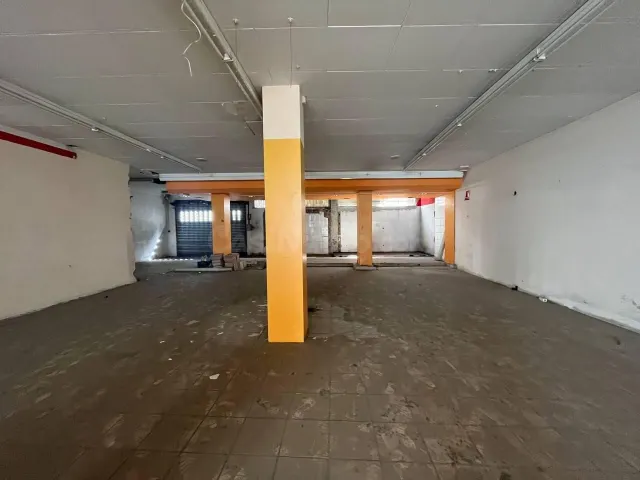ABRE TU NEGOCIO CON ESTE LOCAL EN ALQUILER EN LLANÇÀ! - foto 5
