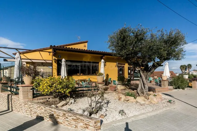 Restaurante con casa en preciosa ubicación de Cerdanyola - foto 3
