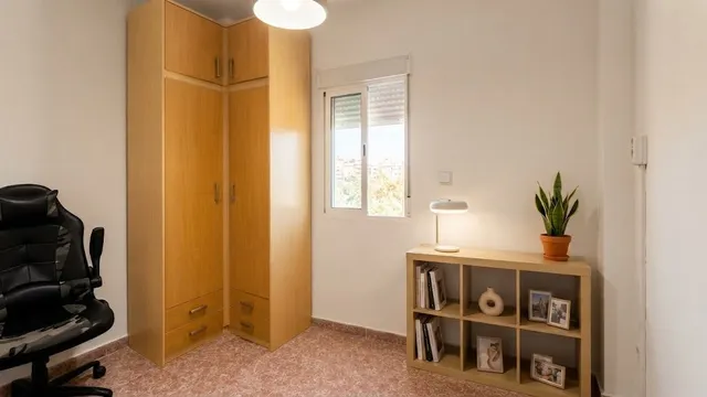 Se vende piso en calle Valencia — 30