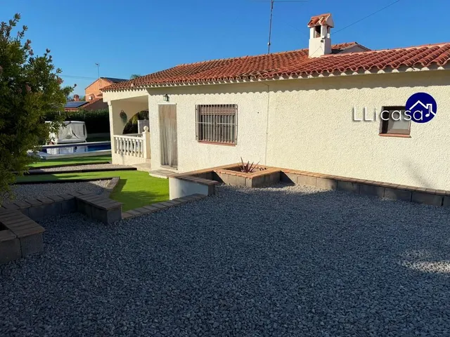 Chalet independiente en venta en urbanización de Llíria — 39