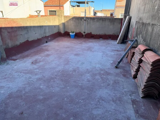 VENTA DE CASA EN BENIFAIO CON ACCESO POR DOS CALLES — 28