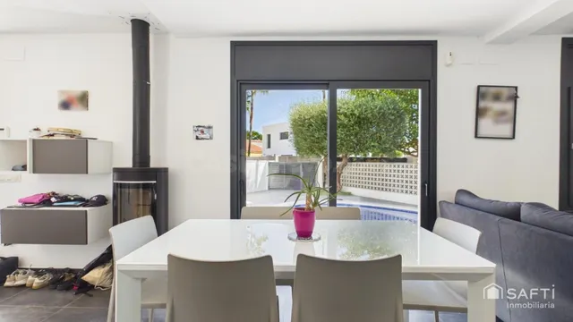 Casa moderna con cuatro habitaciones, piscina y garaje - foto 5