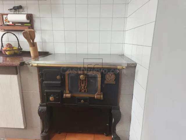 Casa con finca y bodegas en Monfero - foto 4