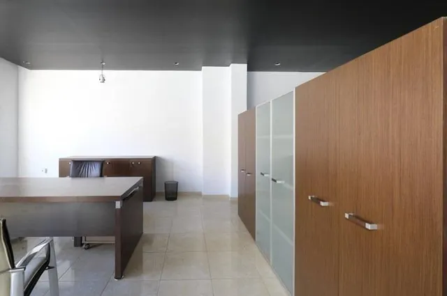 local comercial en avenida principal — 6