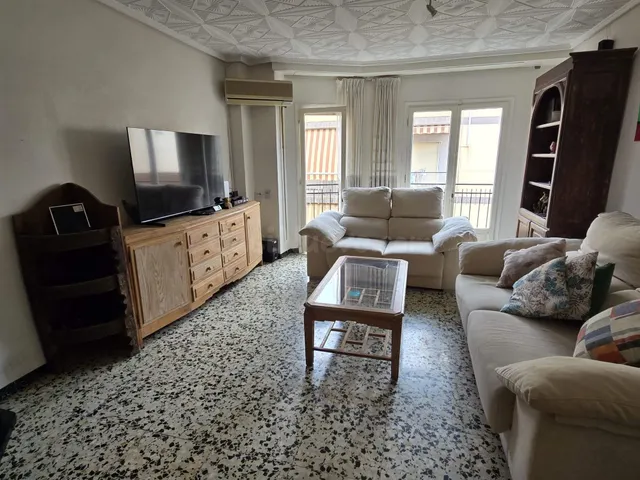 AMPLIO PISO EN  ZONA PLAZA MADRID — 2