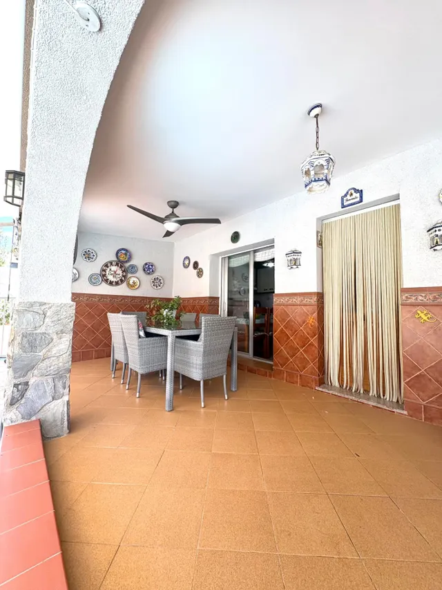 Torre con piscina en parcela llana de 845m2 — 6