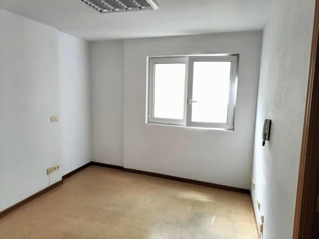 MONCASA VENDE Oficina en el centro — 7