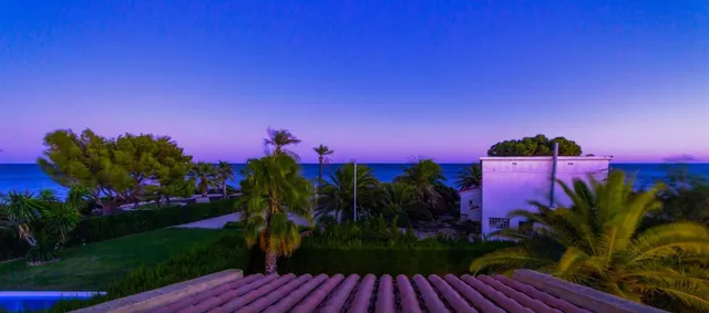 Magnifica villa de 347m2, situada a 1ª línea de mar — 33