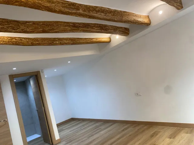 Exclusiva casa de pueblo completamente rehabilitada con piscina interior, terraza y parking en el centro de el Vendrell — 27