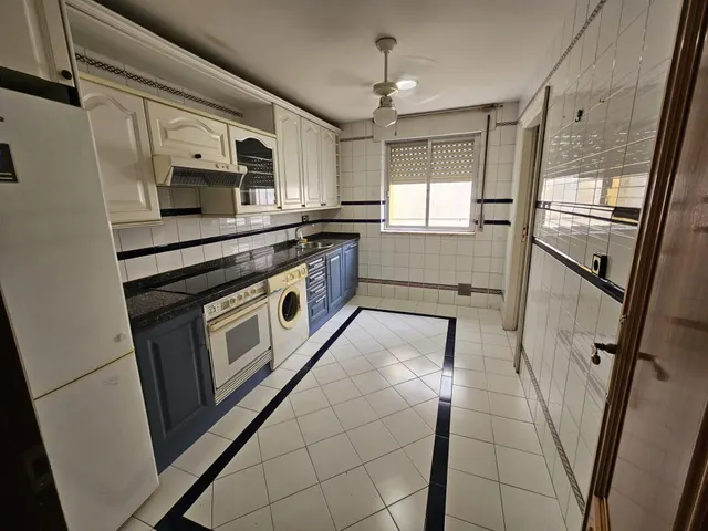 Exclusividad, amplitud y confort en el centro de Salamanca, 3 amplios dormitorios y plaza de garaje cerrada — 13