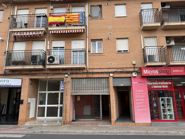 AMPLIO LOCAL COMERCIAL EN FABIAN I FUERO GODELLA 205M UTILES - foto 4