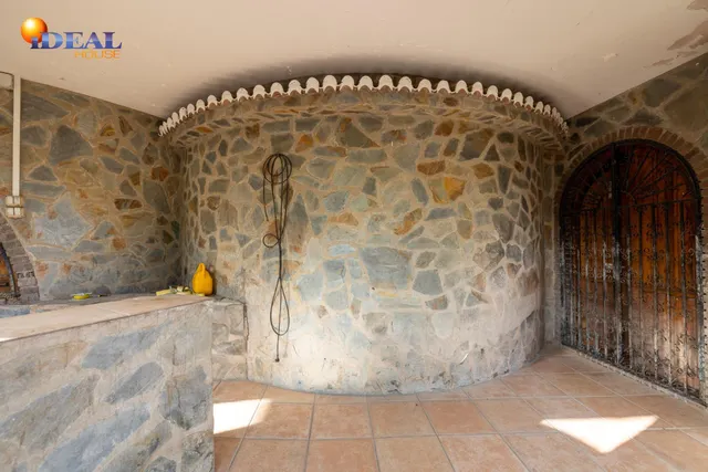 Terreno urbanizable, actualmente hay un restaurante. — 11