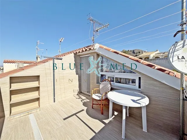 ÁTICO DÚPLEX CON SOLÁRIUM Y VISTAS AL MAR EN LA EXCLUSIVA ZO - foto 2