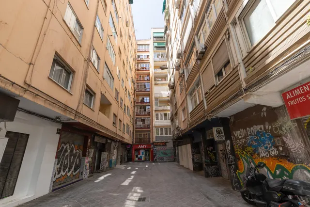 Amplio piso en Pedro Antonio de Alarcón — 39
