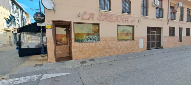 Traspaso Café-Bar en pleno centro con gran terraza y negocio - foto 2