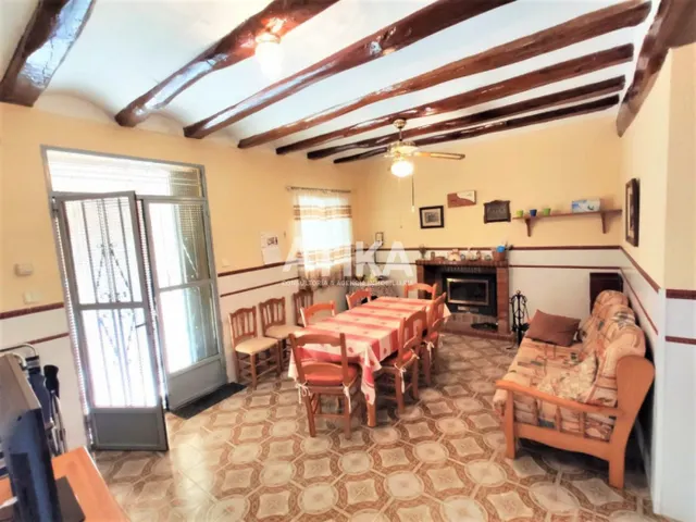 CASA DE CAMPO MUY CERCA DEL CASCO URBANO — 16