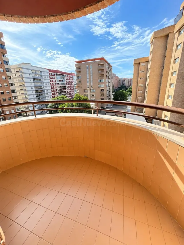 Piso reformado de 3 habitaciones con balcón — 3