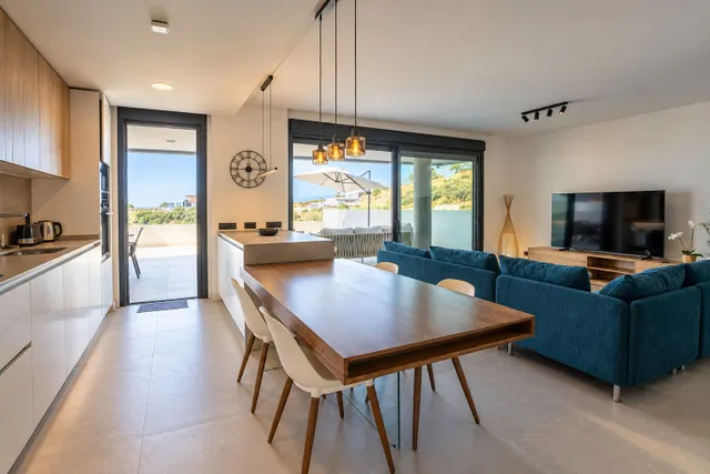 Apartamento de 3 dormitorios a estrenar, totalmente amueblado y con vistas al mar en MedBlue, Marbella — 7