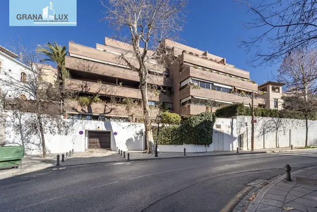 EXCLUSIVO PISO CON JARDÍN PRIVATIVO EN UNA DE LAS MEJORES URBANIZACIONES DE GRANADA — 47