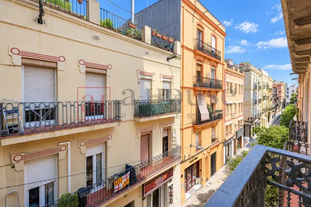 Piso listo para entrar a vivir con balcón y doble orientación en el poblenou — 19