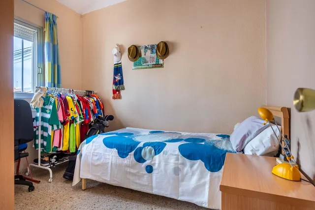 Vive en Simón Verde: Casa pareada con patio, garaje cubierto, piscina y el metro a un paso. — 22