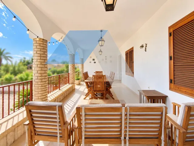 Chalet en parcela urbana con piscina privada en san vicente del raspeig — 2